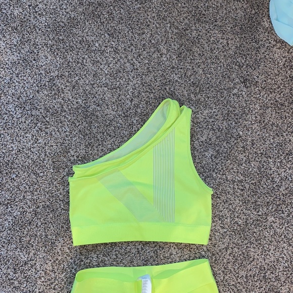 Fabletics set - Picture 2 of 8